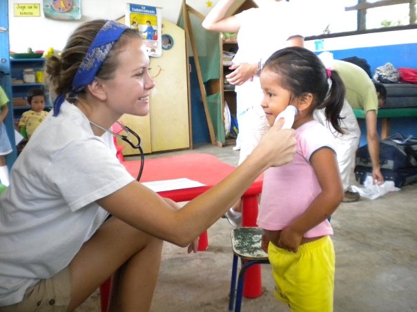 voy a tomar tu tempuratura. no te preocupes!